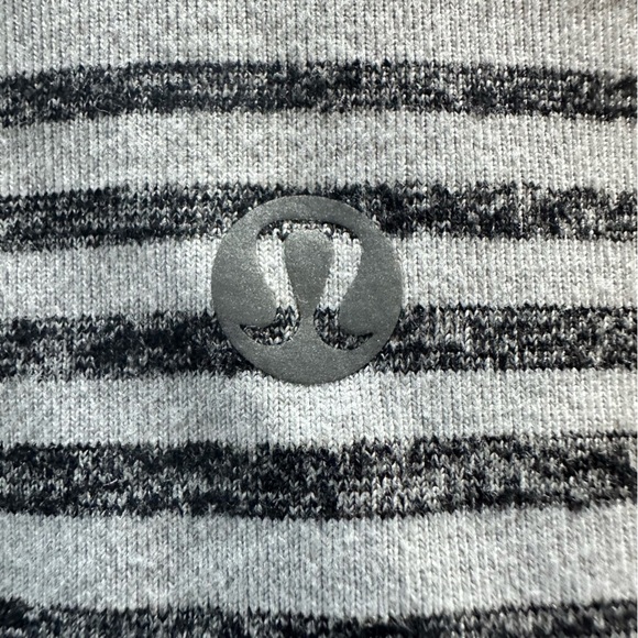 Men’s Lululemon Surge Warm 1/2 Zip Size Large Heathered Grey Stripe - Picture 9 of 10